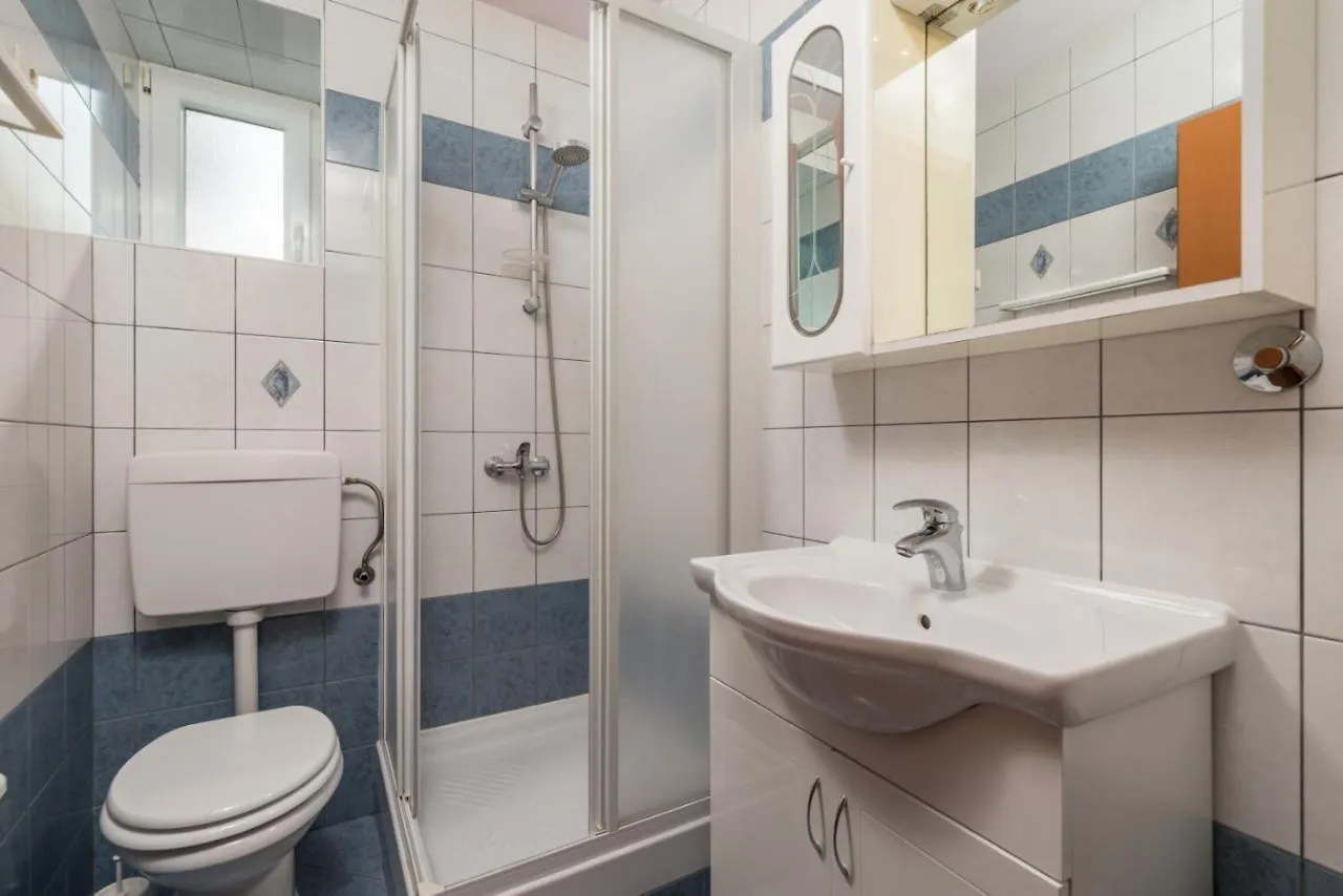 Guest House Eda Башка 3*,  Хорватия